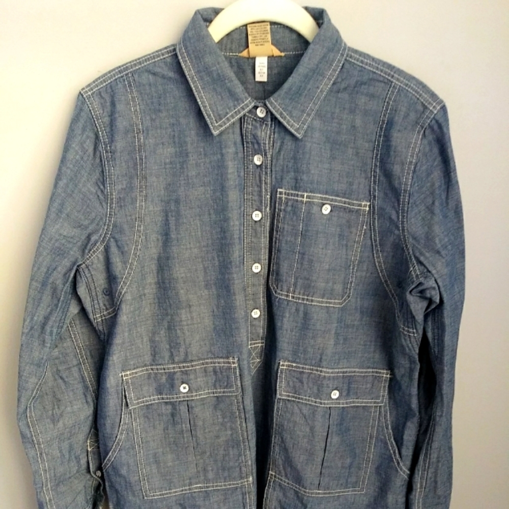 WOMEN'S DULUTH BLUE CHAMBRAY WORK SHIRT SIZE LARGE